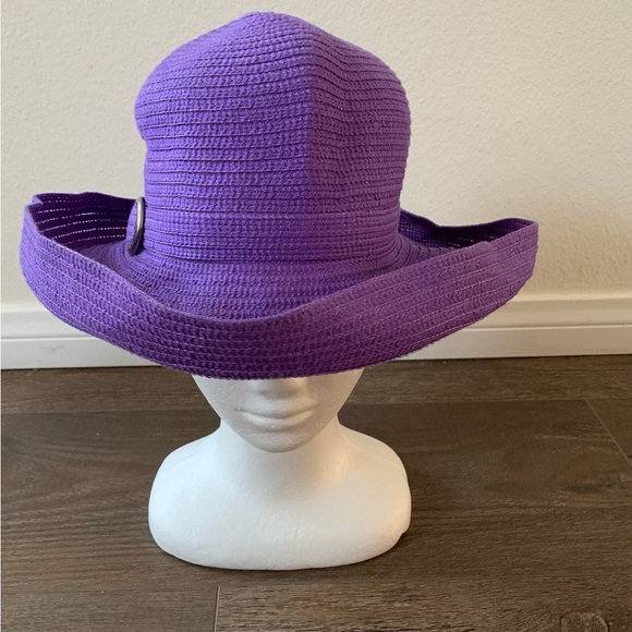 August hat - Picture 2 of 7